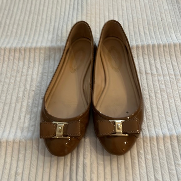 Elie Tahari Shoes - Ellie Tahari caramel flats, 38/8